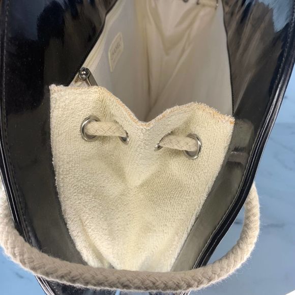 โโ CHANEL 09C Heart Bag CC Patent Terry Ocean Drive Shoulder Handbag Black/White - Picture 11 of 16